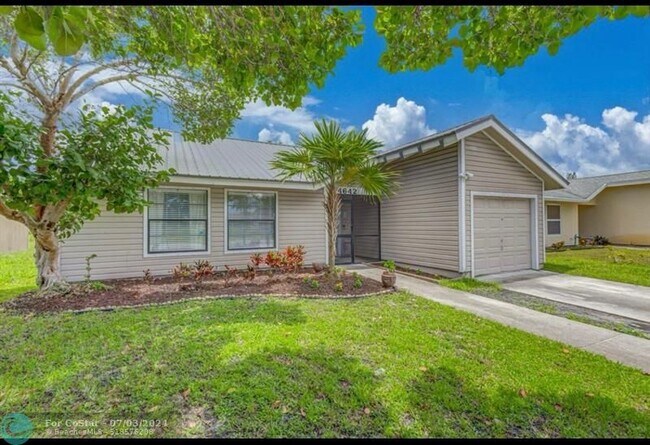Foto del edificio - 4642 Brook Dr