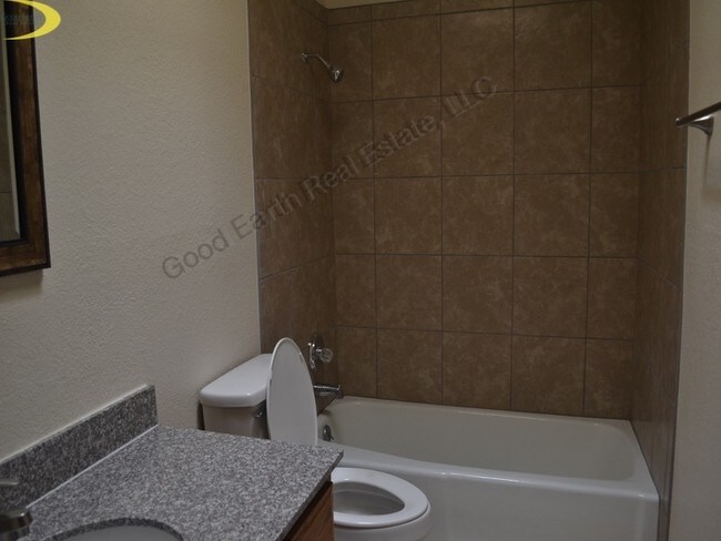 Building Photo - 1130 Bleimeyer Rd