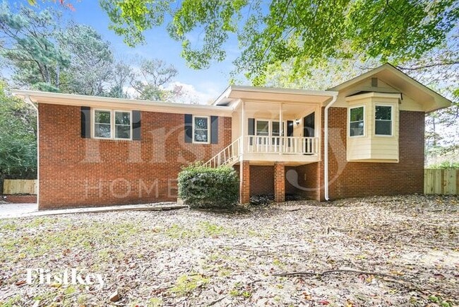 Building Photo - 1325 Oak Terrace