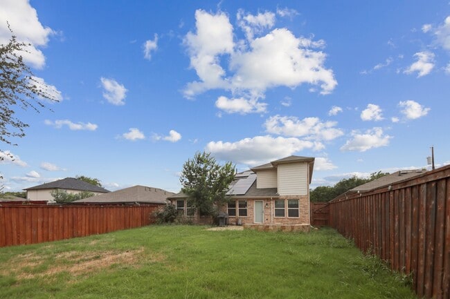 Building Photo - 2114 Iroquois Dr