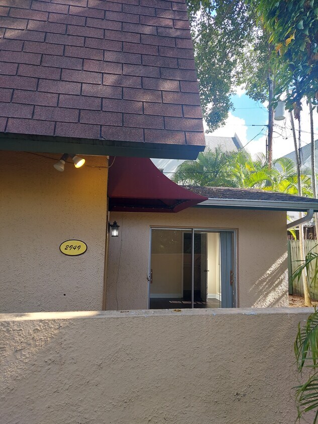 Front of Unit - 2949 Day Ave