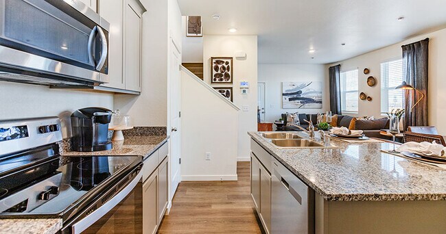 Foto del edificio - The Meadows at Tutt Village Townhomes