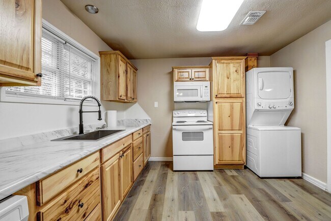 Foto del edificio - 3 Bedroom 1 Bath House in Wake Village, TX!