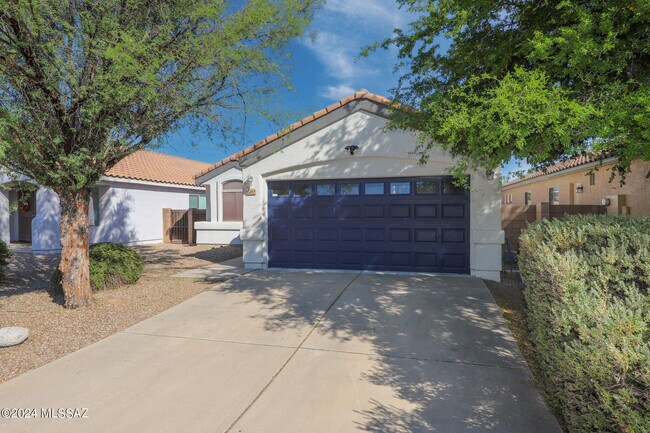 Building Photo - 10457 E Oakbrook St