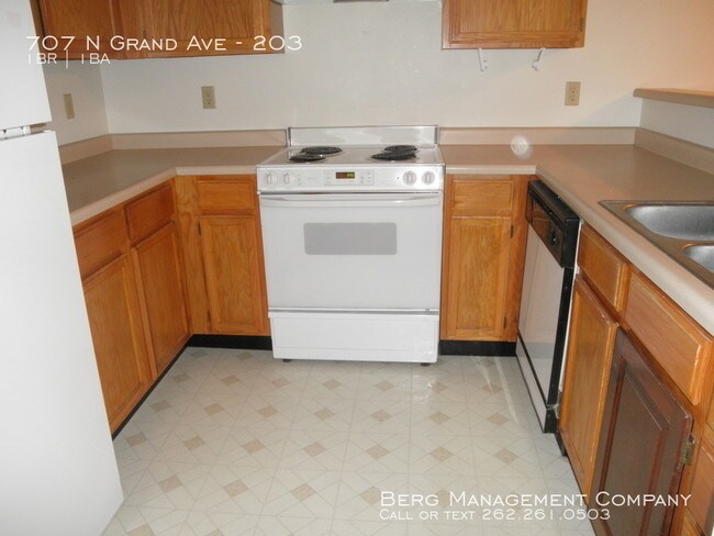 Building Photo - One Bedroom w/Den