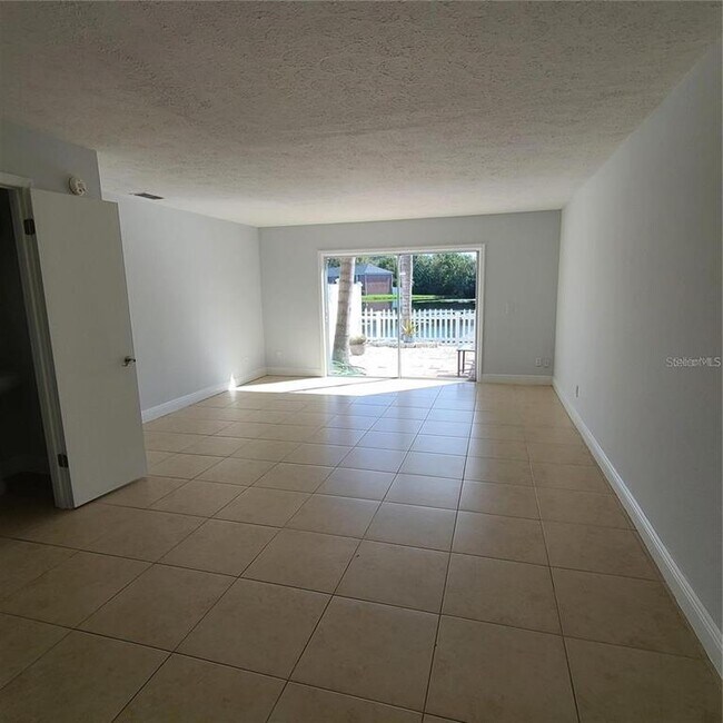 Foto del edificio - 13816 Orange Sunset Dr