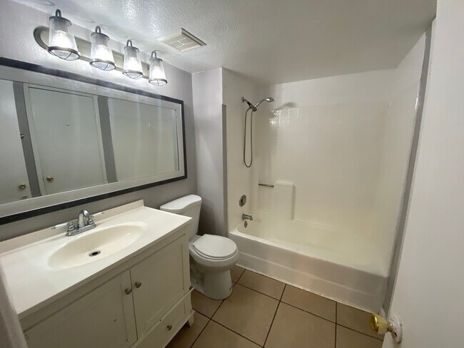 Foto del edificio - 4730 W Northern Ave