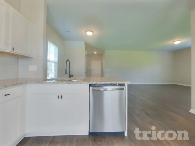 Building Photo - 1035 Lonergan Cir