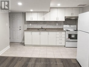 Building Photo - 16 Torada Ct