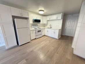 Building Photo - 3215 Ala Ilima St