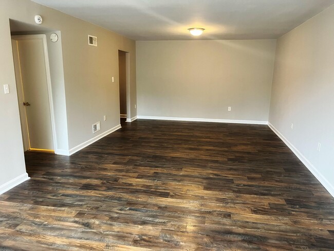 Building Photo - 1805 Addison Rd S