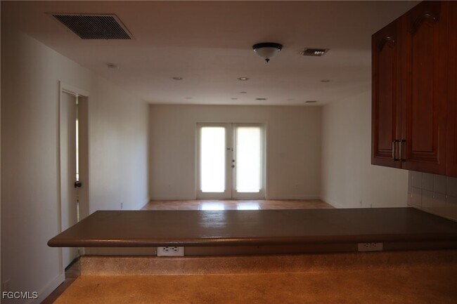 Foto del edificio - 320 Harry Ave S