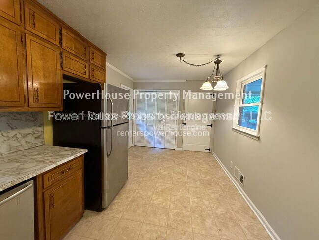 Foto del edificio - 3155 Oak Dr