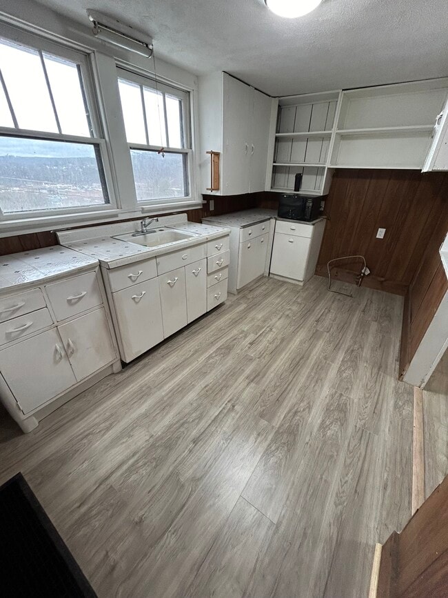 Building Photo - 1341 Sassafrass St