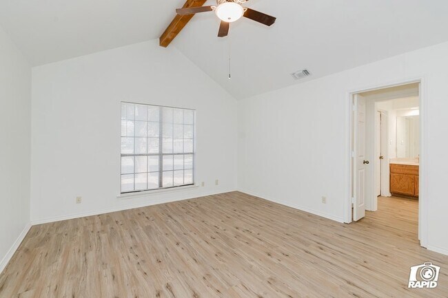 Foto del edificio - 4911 Sherwood Dr