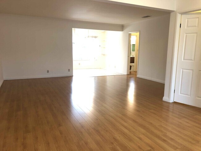 Foto del edificio - 6214 N Burton Ave