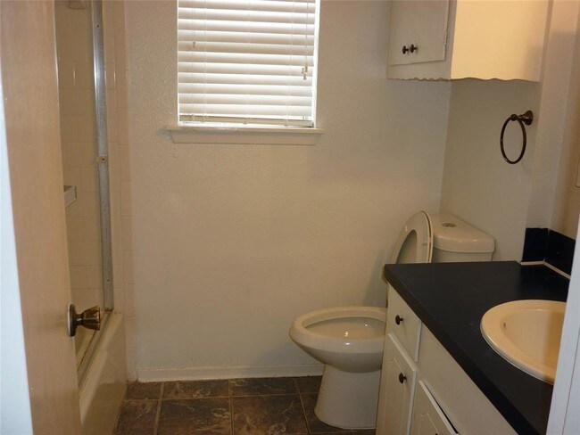 Building Photo - 754 Dezso Dr