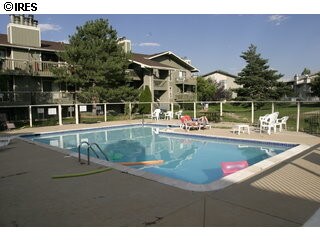 Building Photo - 695 Manhattan Dr