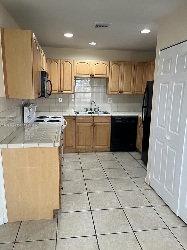 Building Photo - 1859 SW 81st Ln