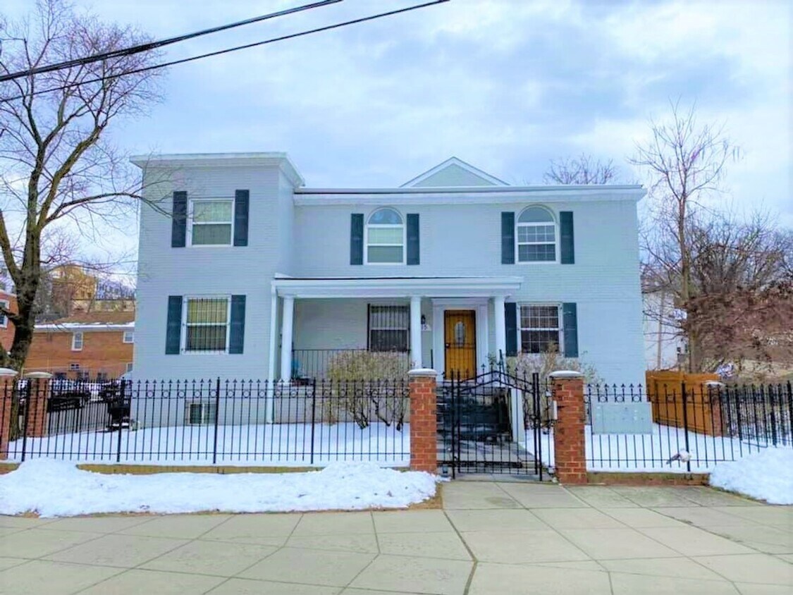 Primary Photo - 4915 Nannie Helen Burroughs Ave NE