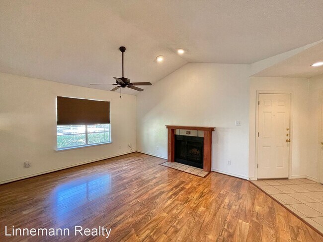 Building Photo - 2 br, 1 bath House - 4005 Trotwood Trl