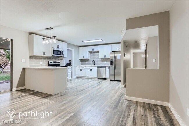 Foto del edificio - 3 br, 2 bath House - 619 S Fraser Dr UNIT