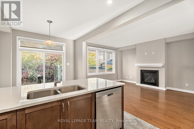 Building Photo - 619 Geranium Walk