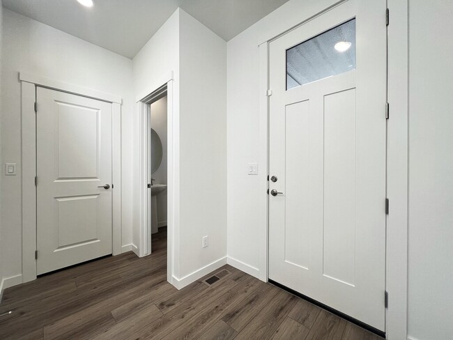 Foto del edificio - 441 W Learmont St