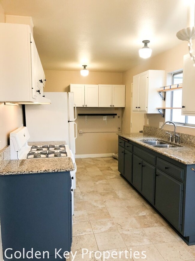 Building Photo - Lovely unit in Costa Serena