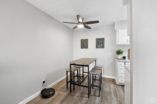 A1 1 dormitorio, 1 baño - 700 pies cuadrados - Comedor - The Arlo at River's Edge