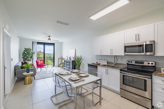 1BR, 1BA - 710SF - Living Room/Kitchen - Solena West Miami
