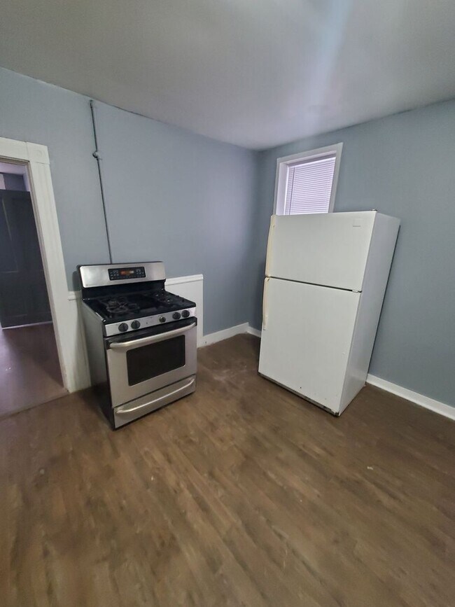 Building Photo - 2449 S 5th Pl