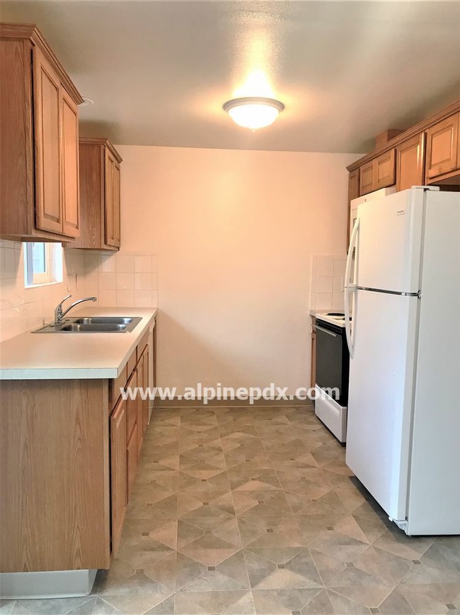 Building Photo - Cute duplex W/S/T included with rent