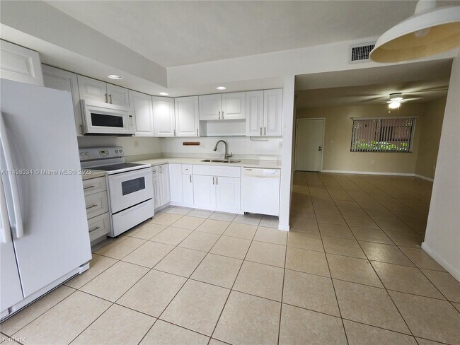 Foto del edificio - 3 br, 2 bath House - 8520 SW 133rd Avenue ...