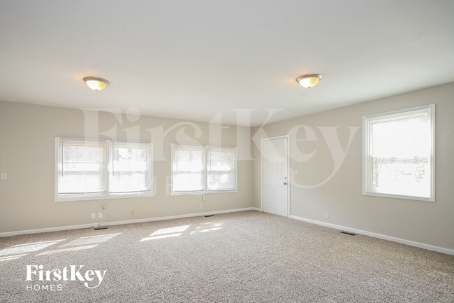 Foto del edificio - 6925 Bloomfield Dr E