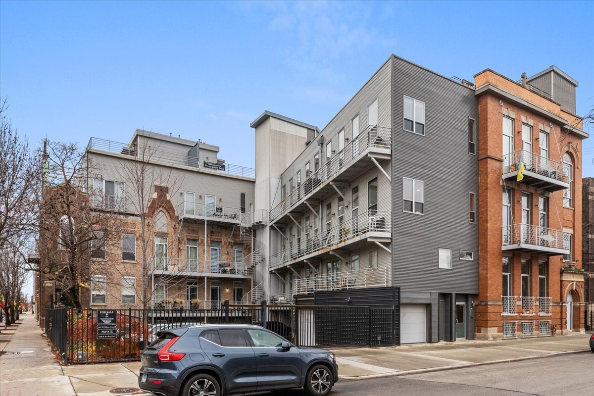 Primary Photo - 2411 W Walton St