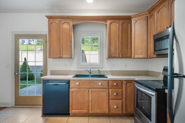 Foto del edificio - 3 bed/2 1/2 Bath. Pet Friendly, Pool,