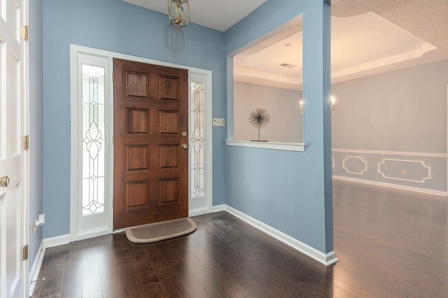 Building Photo - Gorgeous Home on the Lake in Lakeland!!