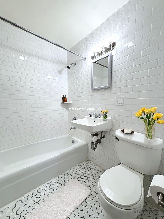 Foto del edificio - 172 N Beacon St