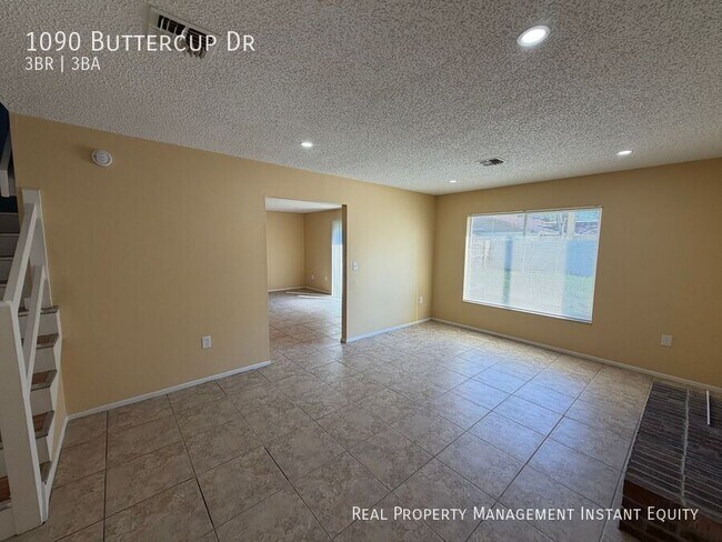 Foto del edificio - 1090 Buttercup Dr