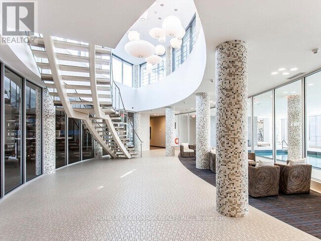 Photo du bâtiment - 604-2240-2240 Lake Shore Blvd W