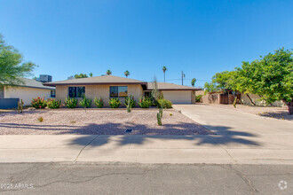 Building Photo - 1119 E Balboa Dr