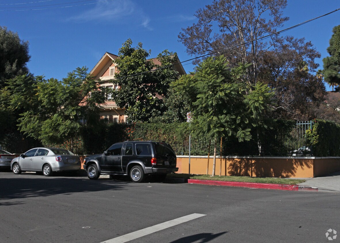 Building Photo - 1749 N Harvard Blvd