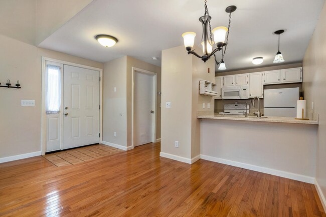 Building Photo - 108 Glengarry Dr