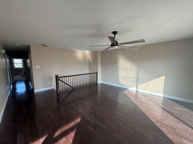 Foto del edificio - 352 Hampshire Dr