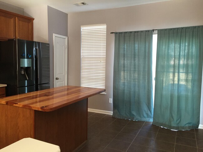 Foto del edificio - Townhome in Lismore Village Available!