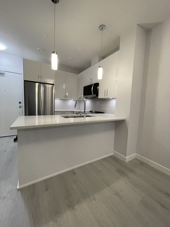 Building Photo - 33886 Pine St