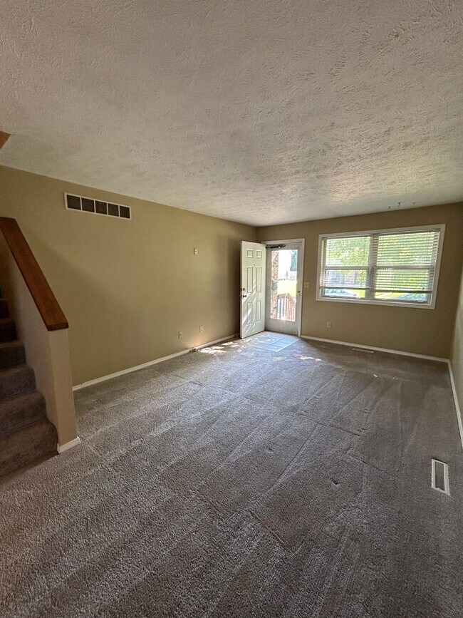 Foto del edificio - 2 Bedroom Townhome - Close to ISU Campus & Heartland