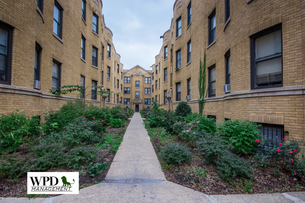 Foto principal - 4520 S Drexel Ave