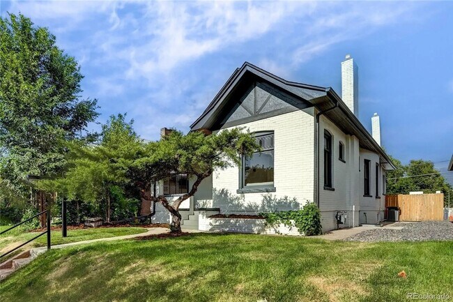 Foto del edificio - Stunning remodel in the beautiful Potter Highlands! 5 bedrooms 3.5 baths!